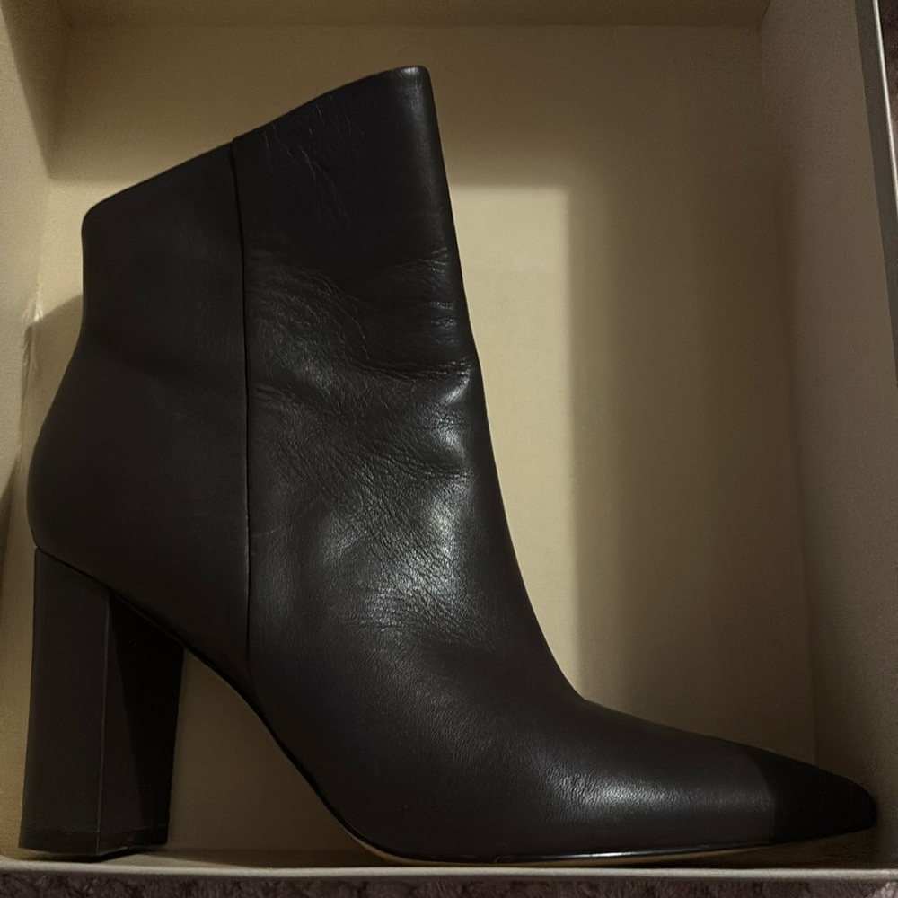 Marc Fisher LTD 7.5 booties